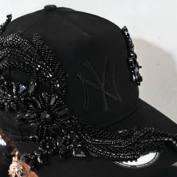 Meet your Posher, Ariana - Picture 1 of 1